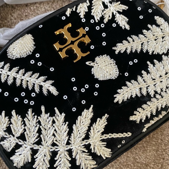 KIRA EMBROIDERED VELVET SMALL CAMERA BAG - Picture 6 of 6